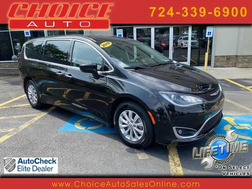 Brilliant Black Crystal Pearlcoat 2018 Chrysler Pacifica Touring Plus