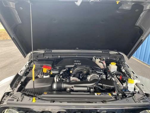 Sting-Gray Clearcoat 2021 Jeep Gladiator Willys 4x4