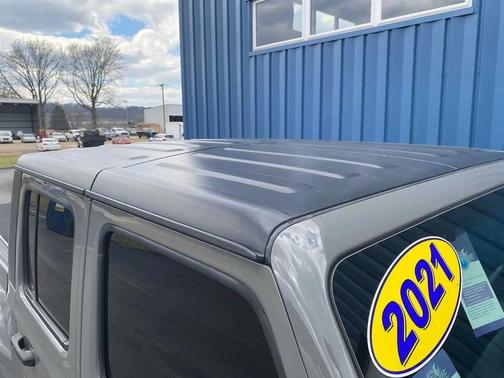 Sting-Gray Clearcoat 2021 Jeep Gladiator Willys 4x4