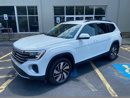 Pure White 2024 Volkswagen Atlas 2.0T SE w/Technology 4MOTION