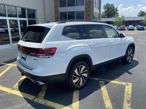 Pure White 2024 Volkswagen Atlas 2.0T SE w/Technology 4MOTION