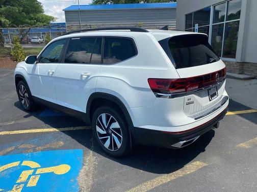 Pure White 2024 Volkswagen Atlas 2.0T SE w/Technology 4MOTION