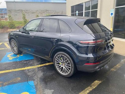 Moonlight Blue Metallic 2023 Porsche Cayenne Cayenne E-Hybrid Platinum Edition