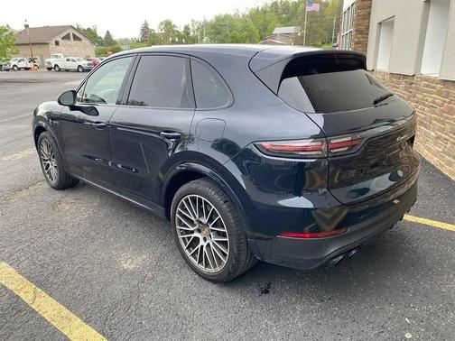 Moonlight Blue Metallic 2023 Porsche Cayenne Cayenne E-Hybrid Platinum Edition
