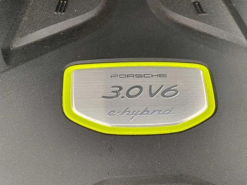 Moonlight Blue Metallic 2023 Porsche Cayenne Cayenne E-Hybrid Platinum Edition