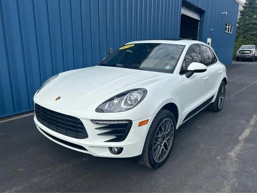 White 2018 Porsche Macan Macan Sport Edition