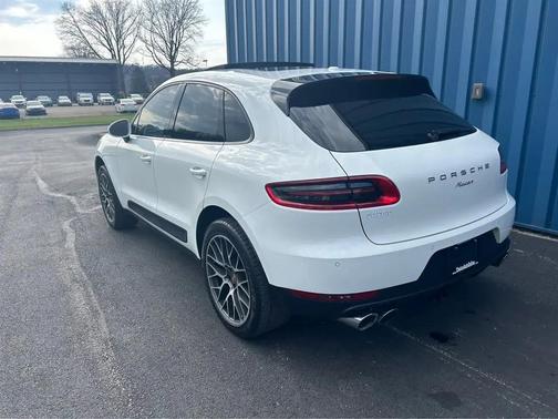 White 2018 Porsche Macan Macan Sport Edition