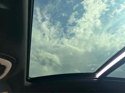 White 2018 Porsche Macan Macan Sport Edition