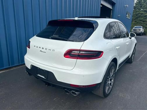 White 2018 Porsche Macan Macan Sport Edition