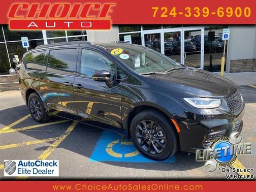 Brilliant Black Crystal Pearlcoat 2021 Chrysler Pacifica Touring