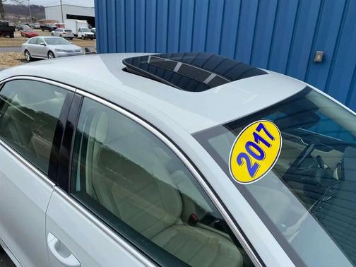 2017 Volkswagen Passat 1.8T SE w/Technology