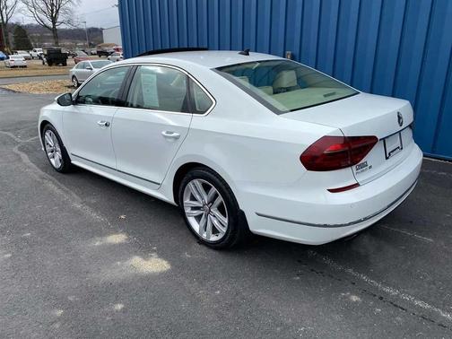 2017 Volkswagen Passat 1.8T SE w/Technology
