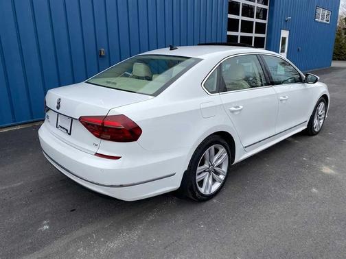 2017 Volkswagen Passat 1.8T SE w/Technology
