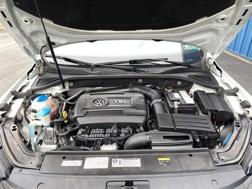 2017 Volkswagen Passat 1.8T SE w/Technology