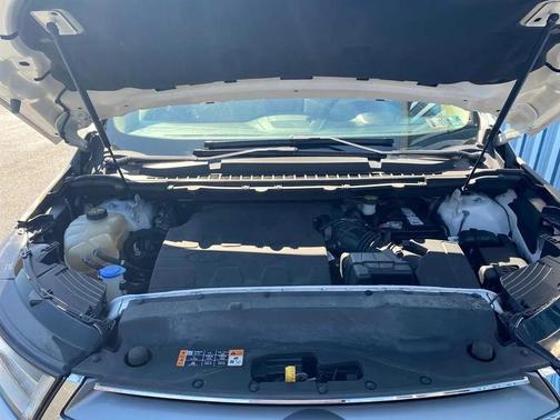 White Platinum Metallic Tri-Coat 2016 Ford Edge SEL