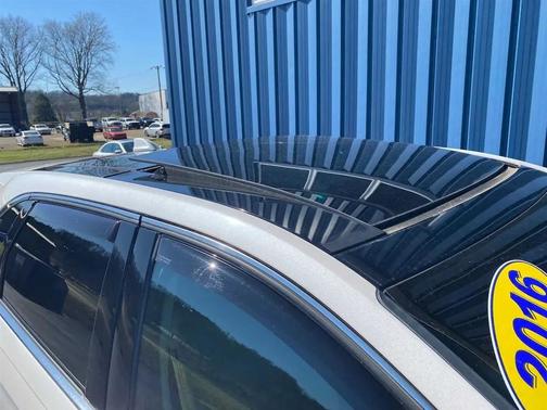 White Platinum Metallic Tri-Coat 2016 Ford Edge SEL