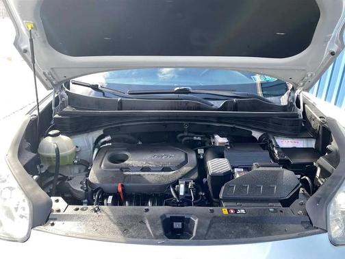 Sparkling Silver 2017 Kia Sportage LX