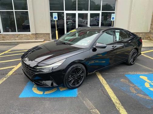 Phantom Black 2022 Hyundai ELANTRA SEL
