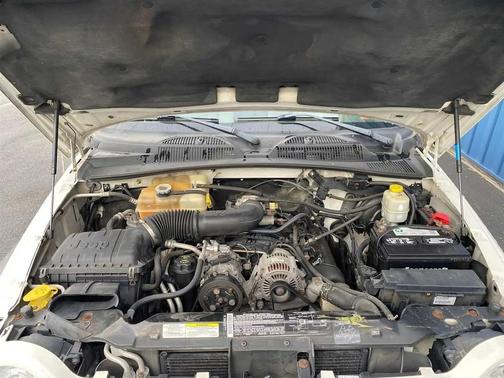 Stone White 2005 Jeep Liberty Sport