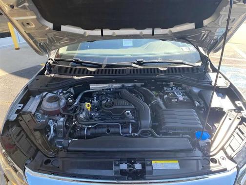 Silver 2023 Volkswagen Jetta 1.4T SE