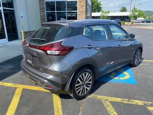 Gun Metallic 2022 Nissan Kicks SV
