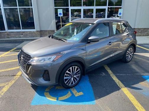 Gun Metallic 2022 Nissan Kicks SV