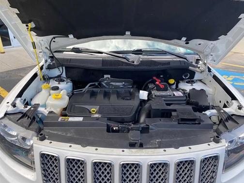 Bright White Clearcoat 2016 Jeep Compass High Altitude