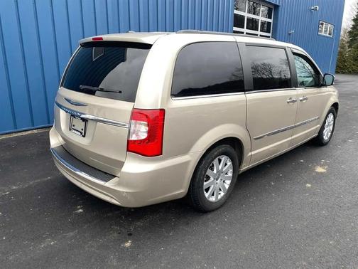2012 Chrysler Town & Country Touring-L