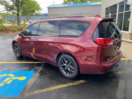 Velvet Red Pearlcoat 2019 Chrysler Pacifica Touring-L Plus