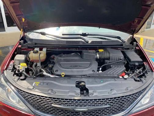 Velvet Red Pearlcoat 2019 Chrysler Pacifica Touring-L Plus
