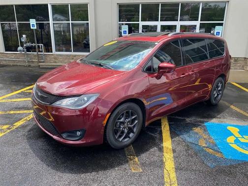 Velvet Red Pearlcoat 2019 Chrysler Pacifica Touring-L Plus