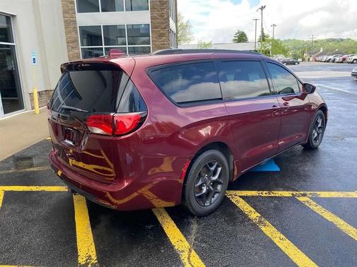 Velvet Red Pearlcoat 2019 Chrysler Pacifica Touring-L Plus