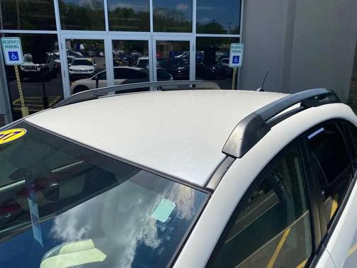 Crystal White Pearl 2017 Subaru Crosstrek 2.0i Premium