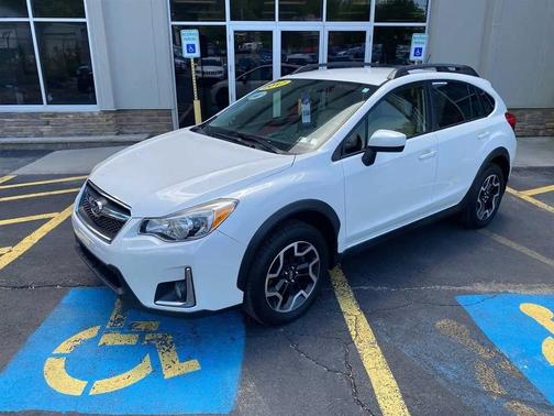 Crystal White Pearl 2017 Subaru Crosstrek 2.0i Premium