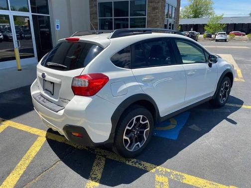 Crystal White Pearl 2017 Subaru Crosstrek 2.0i Premium