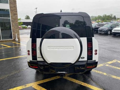 Yulong White Metallic 2023 Land Rover Defender 130 X-Dynamic SE
