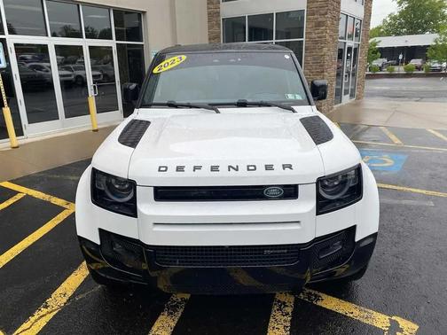 Yulong White Metallic 2023 Land Rover Defender 130 X-Dynamic SE