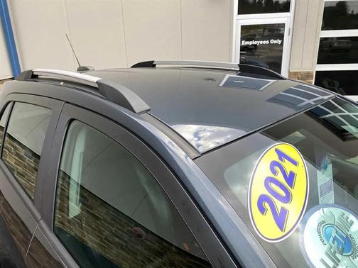 Shadow Gray Metallic 2021 Chevrolet Trax LT