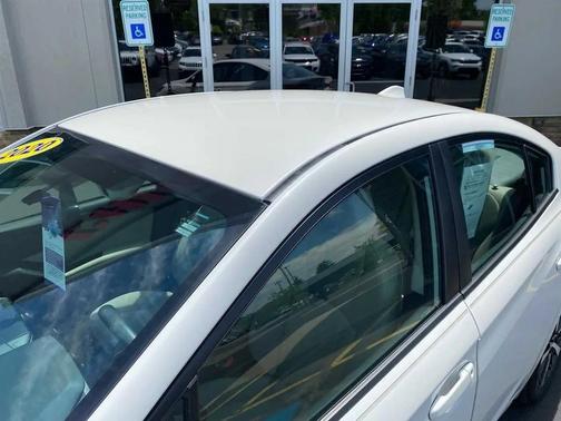 Crystal White Pearl 2020 Subaru Impreza 2.0i Premium