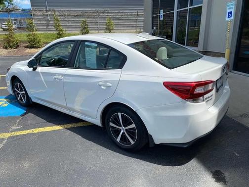 Crystal White Pearl 2020 Subaru Impreza 2.0i Premium