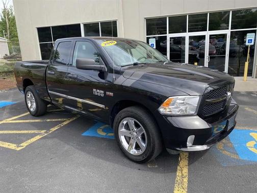 Brilliant Black Crystal Pearlcoat 2016 RAM 1500 Tradesman/Express