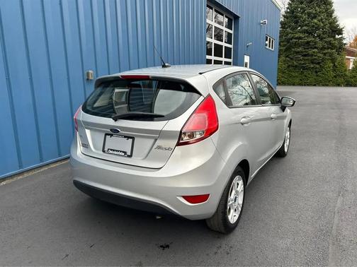 Ingot Silver Metallic 2014 Ford Fiesta SE Hatchback