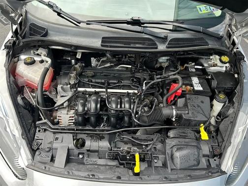 Ingot Silver Metallic 2014 Ford Fiesta SE Hatchback