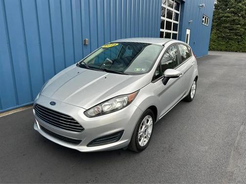 Ingot Silver Metallic 2014 Ford Fiesta SE Hatchback