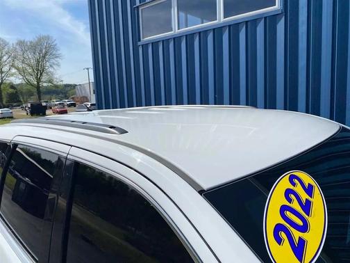 Bright White Clearcoat 2022 Jeep Grand Cherokee Laredo
