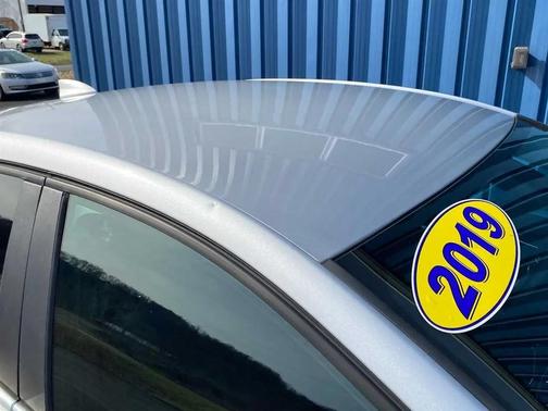 Silver Ice Metallic 2019 Chevrolet Cruze LT