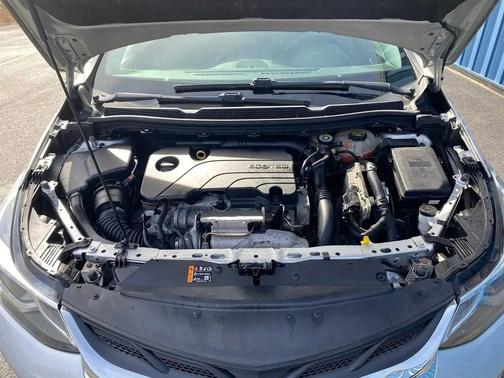 Silver Ice Metallic 2019 Chevrolet Cruze LT