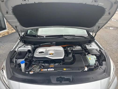 Ion Silver 2017 Hyundai SONATA Hybrid SE