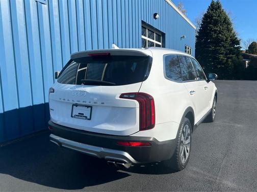 Glacial White Pearl 2022 Kia Telluride S AWD