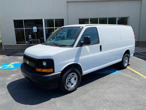 Summit White 2017 Chevrolet Express 2500 LT
